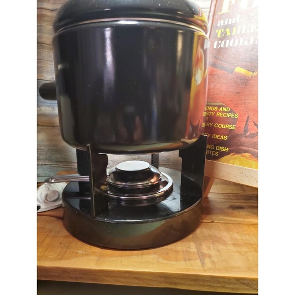 1970 Better Homes Gardens Fondue Cookbook with Fondue Pot...